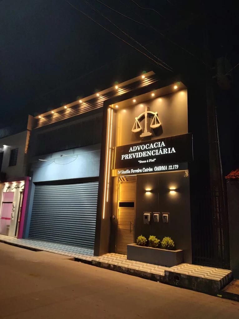 Fachada do Escritório (Noite)